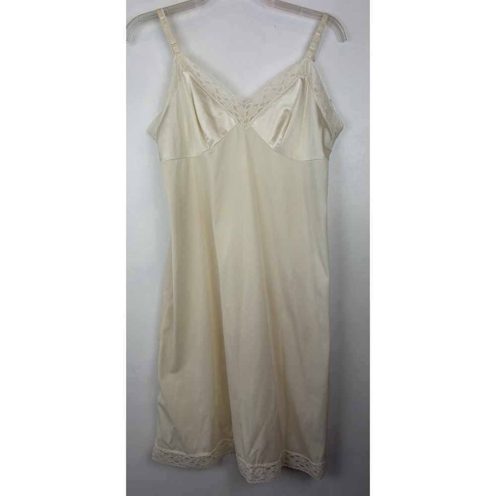Vintage Vanity Fair Ivory Slip Dress Womens 38 Medium USA Babydoll Coquette Read